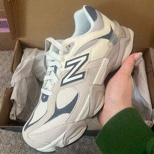 BRAND NEW new balance grey/beige sneakers